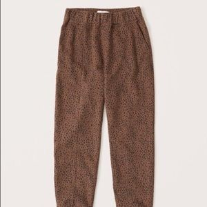 Abercrombie City Joggers in Leopard / cheetah print